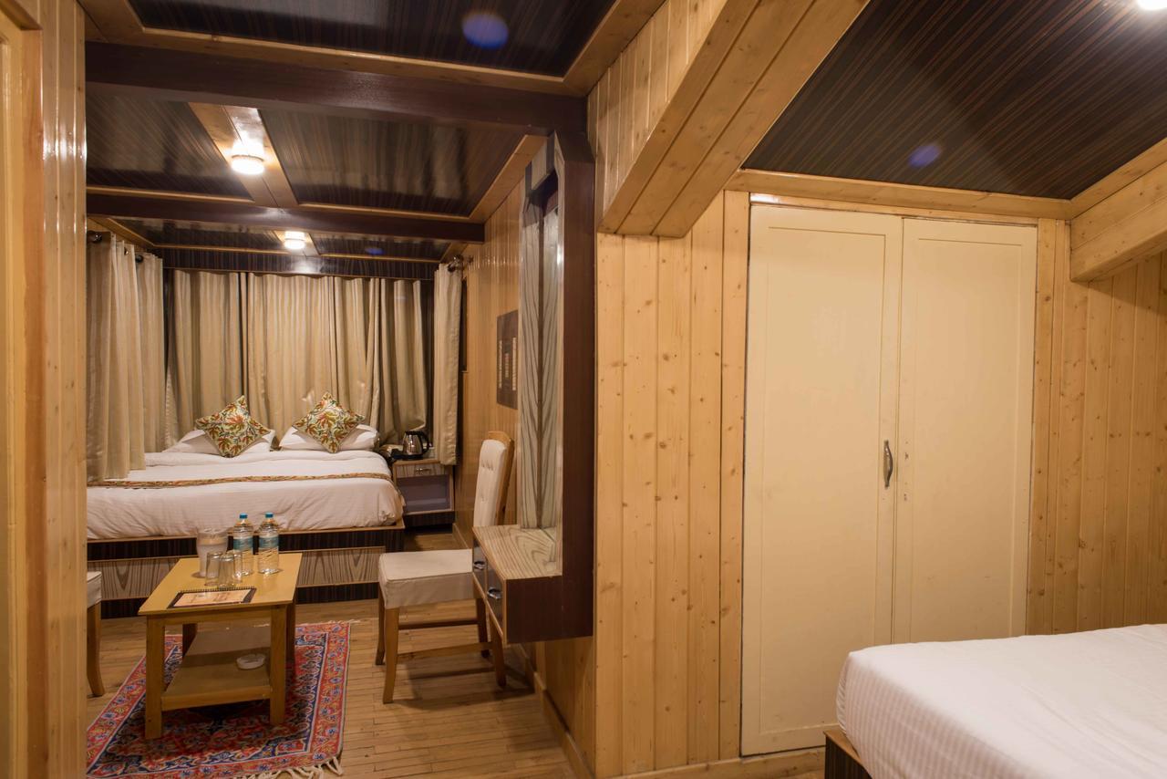 Hotel Imperial Resorts Sonamarg Bagian luar foto