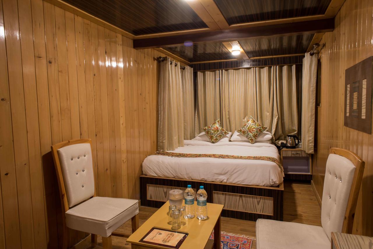 Hotel Imperial Resorts Sonamarg Bagian luar foto