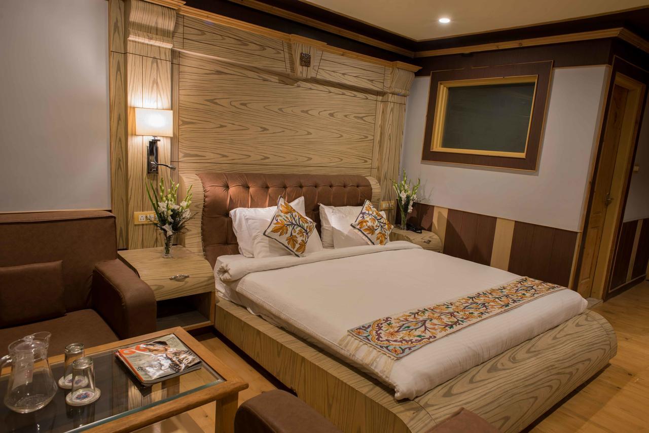 Hotel Imperial Resorts Sonamarg Bagian luar foto